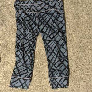 Athleta Capri Leggings with povket